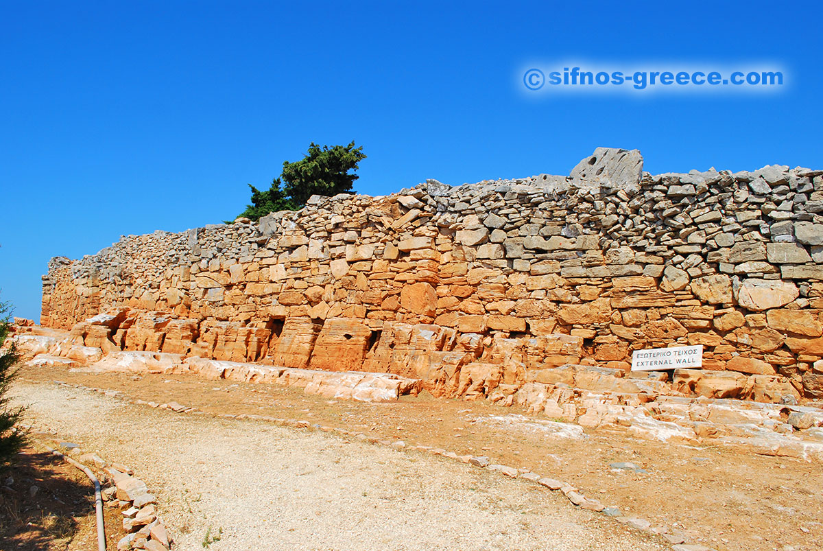 Die Mauer der Zitadelle in Agios Andreas